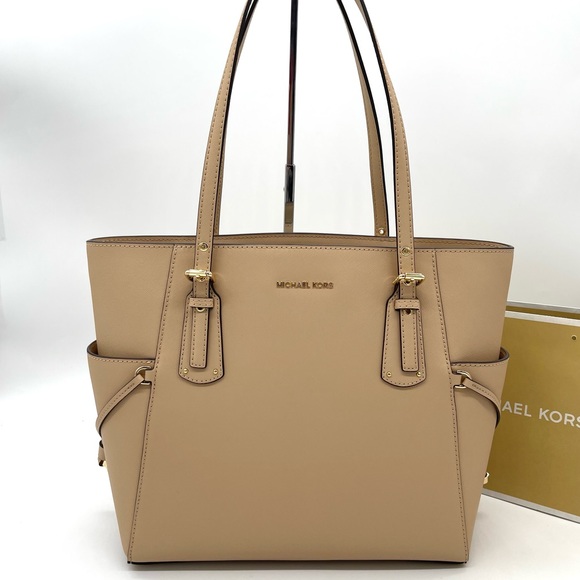 Michael Kors Voyager East West Tote Bag - Picture 2 of 12